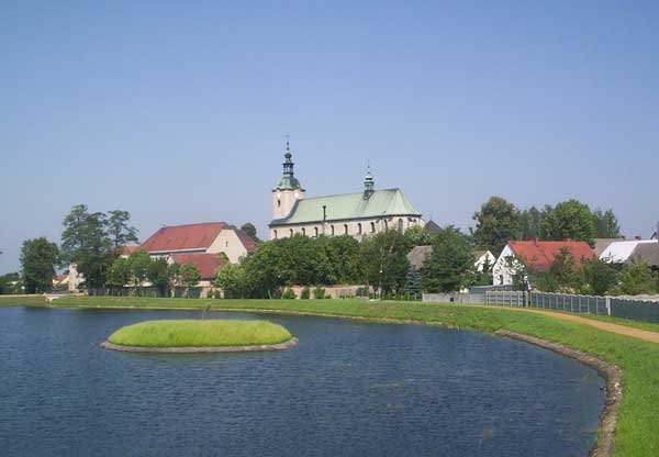 Jemielnica - staw i opactwo